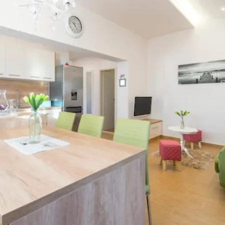 Libero 2 Bedroom Apartament *